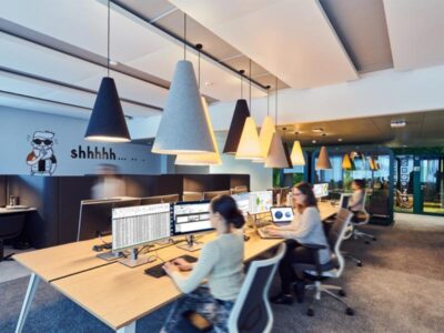Hot-Desking là gì? Lợi ích của chỗ ngồi linh hoạt