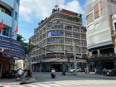 VAR Building