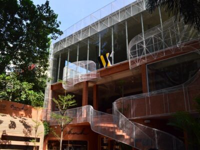 W Business Center 200 Pasteur